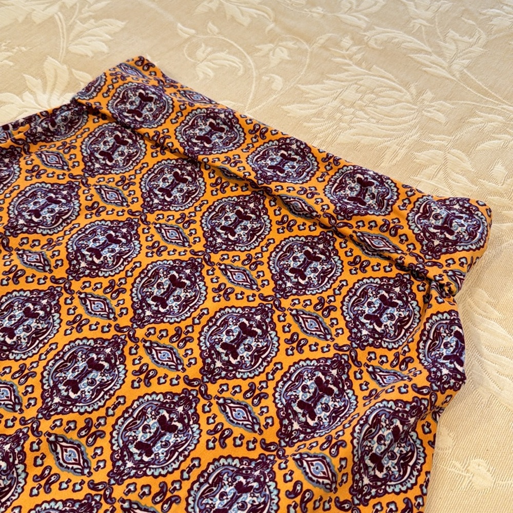 Like new patterened skirt - Picture 2 of 6